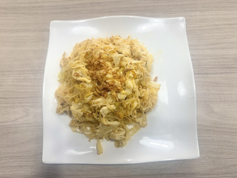 48. Smažené rýžové nudle kuřecí