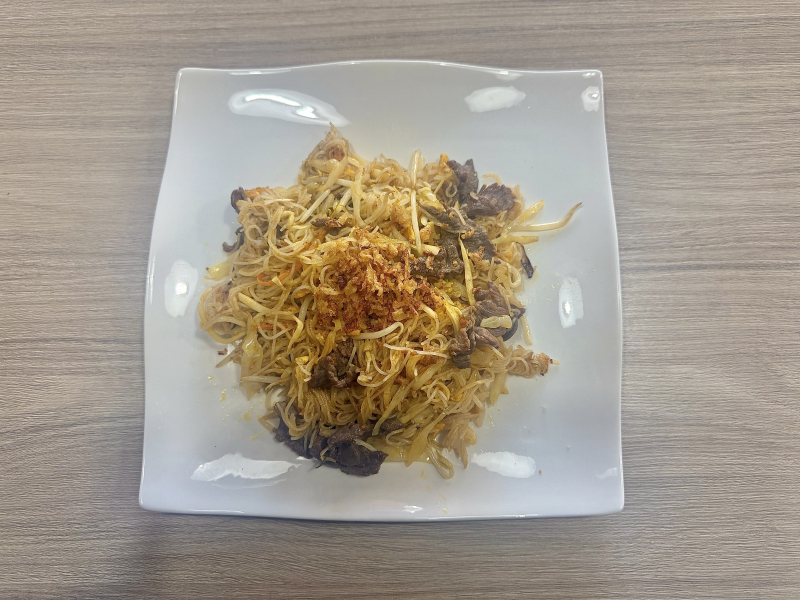 49. Smažené rýžové nudle hovězí